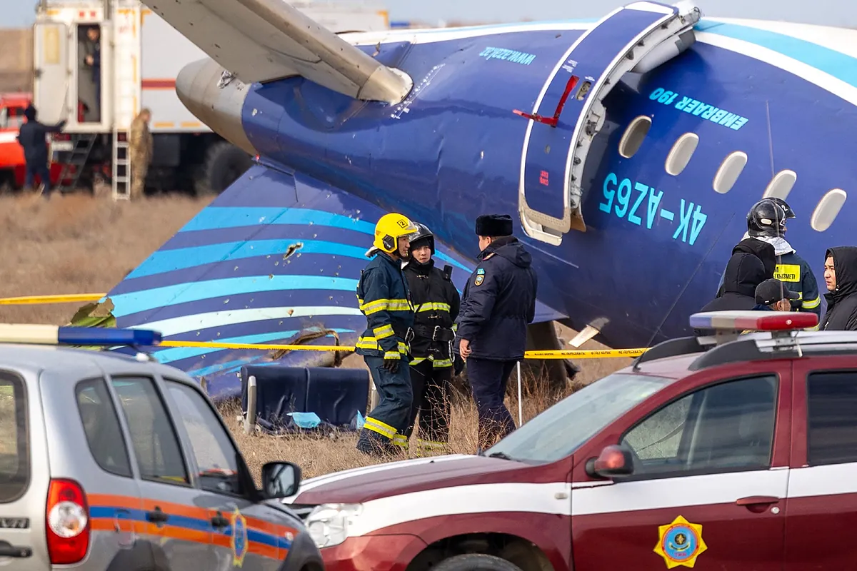 Azerbaiyan Airlines suspende los vuelos a siete ciudades rusas tras derribar Rusia uno de sus aviones en Kazajistán Azerbaiyan Airlines suspende los vuelos a siete ciudades rusas tras derribar Rusia uno de sus aviones en Kazajistán