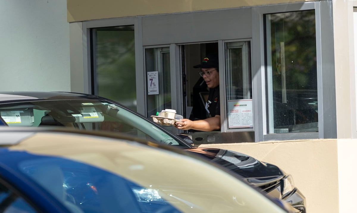 Restaurant chains operate on generators amid widespread blackout Restaurant chains operate on generators amid widespread blackout