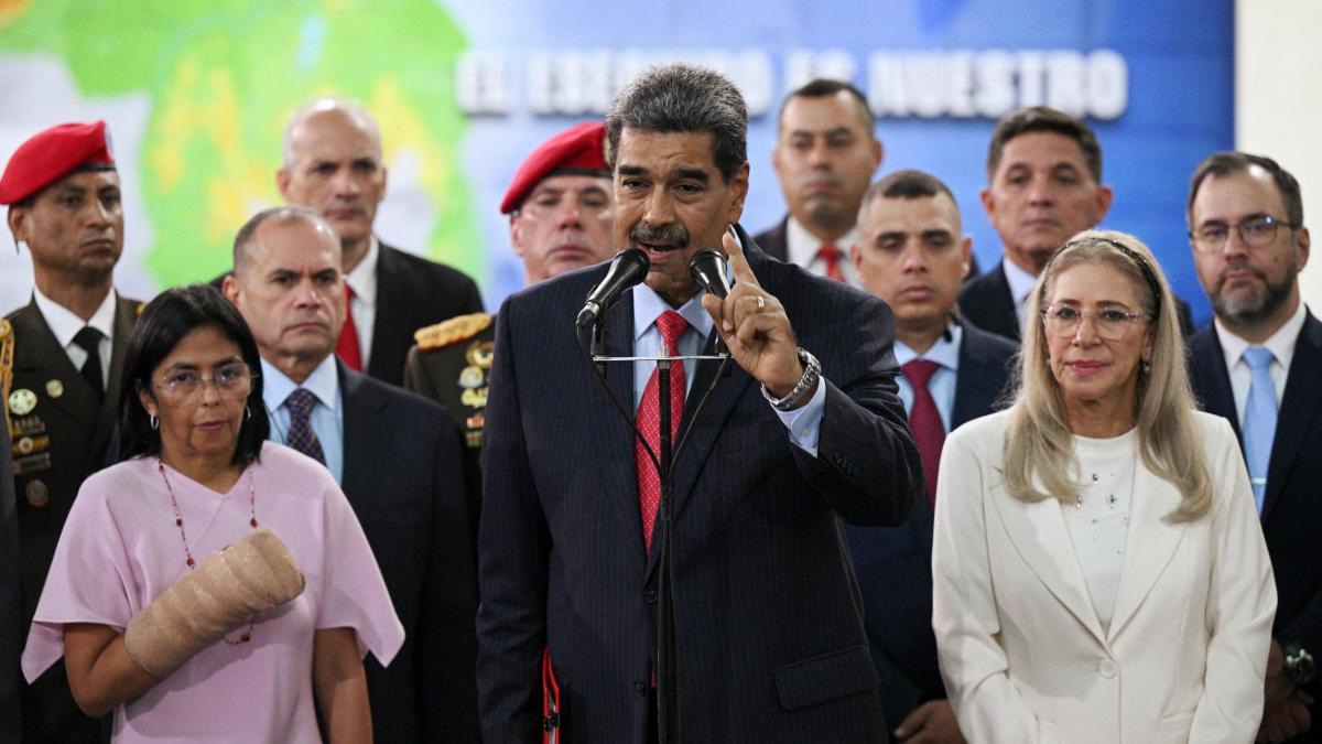 Venezuela califica como ‘nuevo crimen de agresión’ las sanciones de Estados Unidos a 16 funcionarios cercanos a Nicolás Maduro Venezuela califica como ‘nuevo crimen de agresión’ las sanciones de Estados Unidos a 16 funcionarios cercanos a Nicolás Maduro