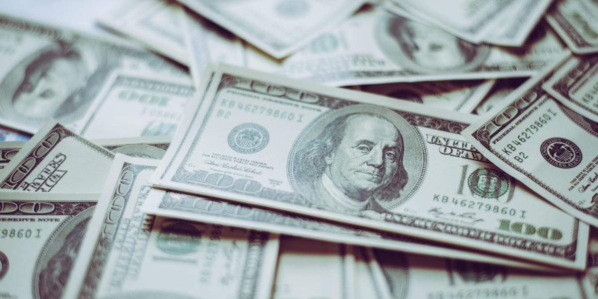 Los bancos y cajeros automáticos no aceptan estos billetes de 100 dólares por una importante razón Los bancos y cajeros automáticos no aceptan estos billetes de 100 dólares por una importante razón