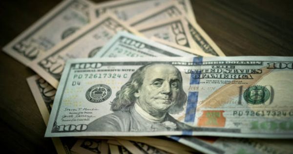 Este billete de Benjamin Franklin de USD 100 queda fuera de circulación y emiten uno nuevo desde esta fecha