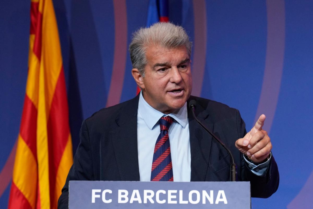 El Barça pide a la RFEF una nueva licencia para Olmo y Pau Víctor El Barça pide a la RFEF una nueva licencia para Olmo y Pau Víctor