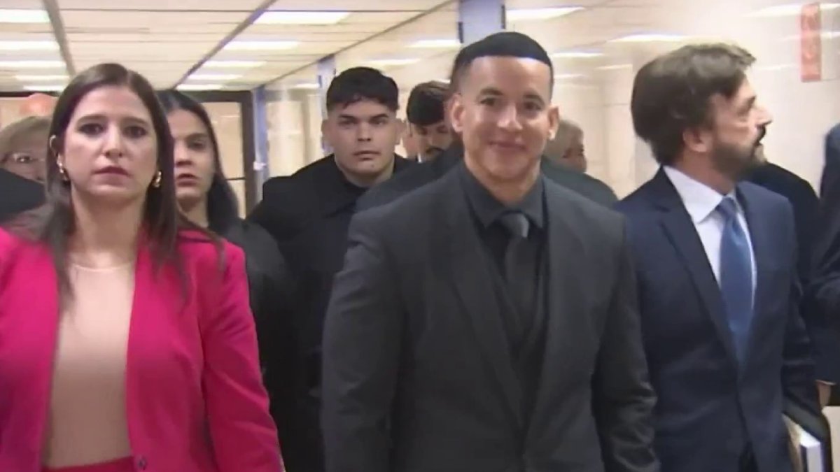 Defensa de Daddy Yankee acusa a su esposa de desacato – Telemundo Miami (51) Defensa de Daddy Yankee acusa a su esposa de desacato – Telemundo Miami (51)