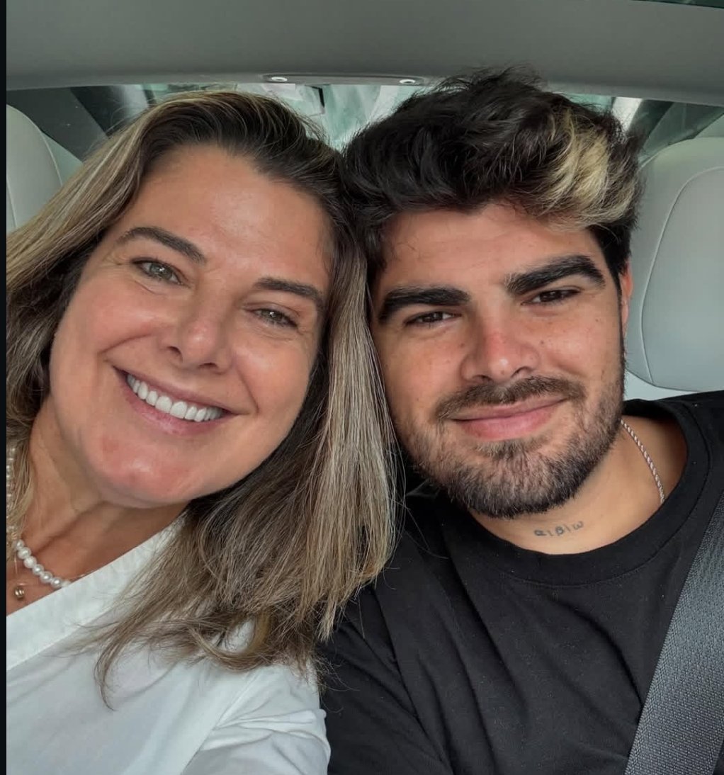 Inés María Calero celebra su boda acompañada de su hijo Jonathan Moly