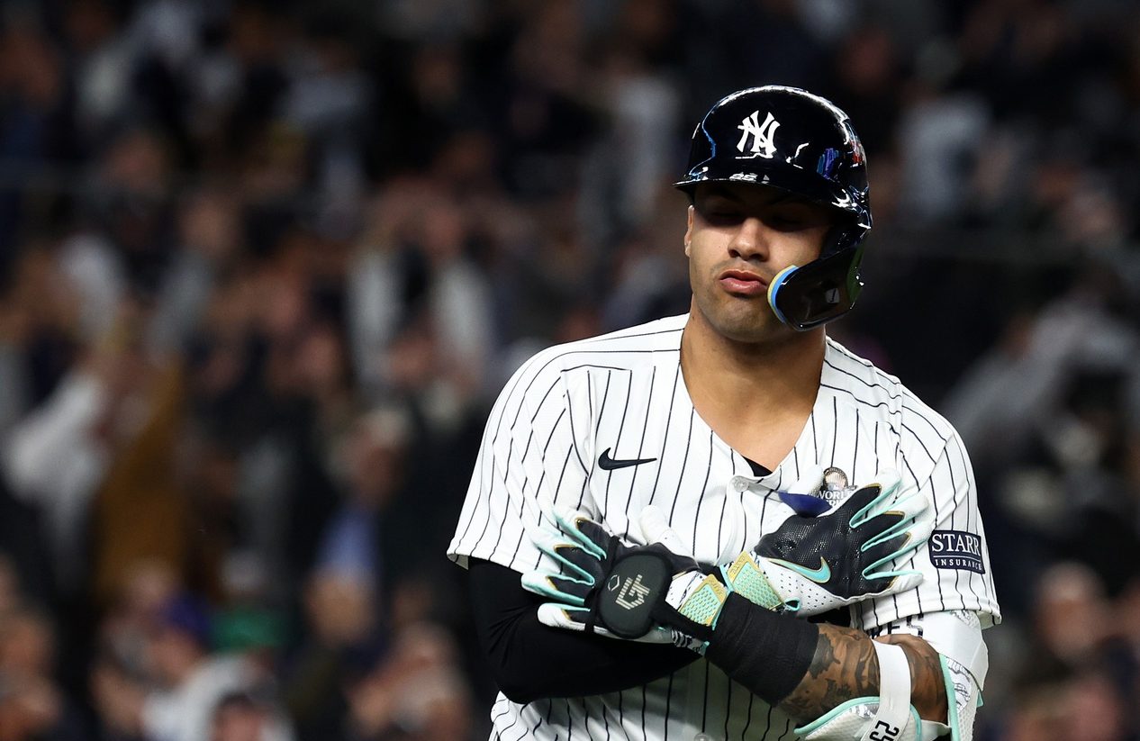 De azul real de los Yankees a rojo de los Ángeles, un histórico cambio de millones revelado en la agencia libre. De azul real de los Yankees a rojo de los Ángeles, un histórico cambio de millones revelado en la agencia libre.