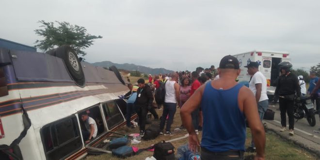 6 Personas pierden la vida y 20 resultan lesionadas en accidente de transito en la autopista regional del centro 6 Personas pierden la vida y 20 resultan lesionadas en accidente de transito en la autopista regional del centro