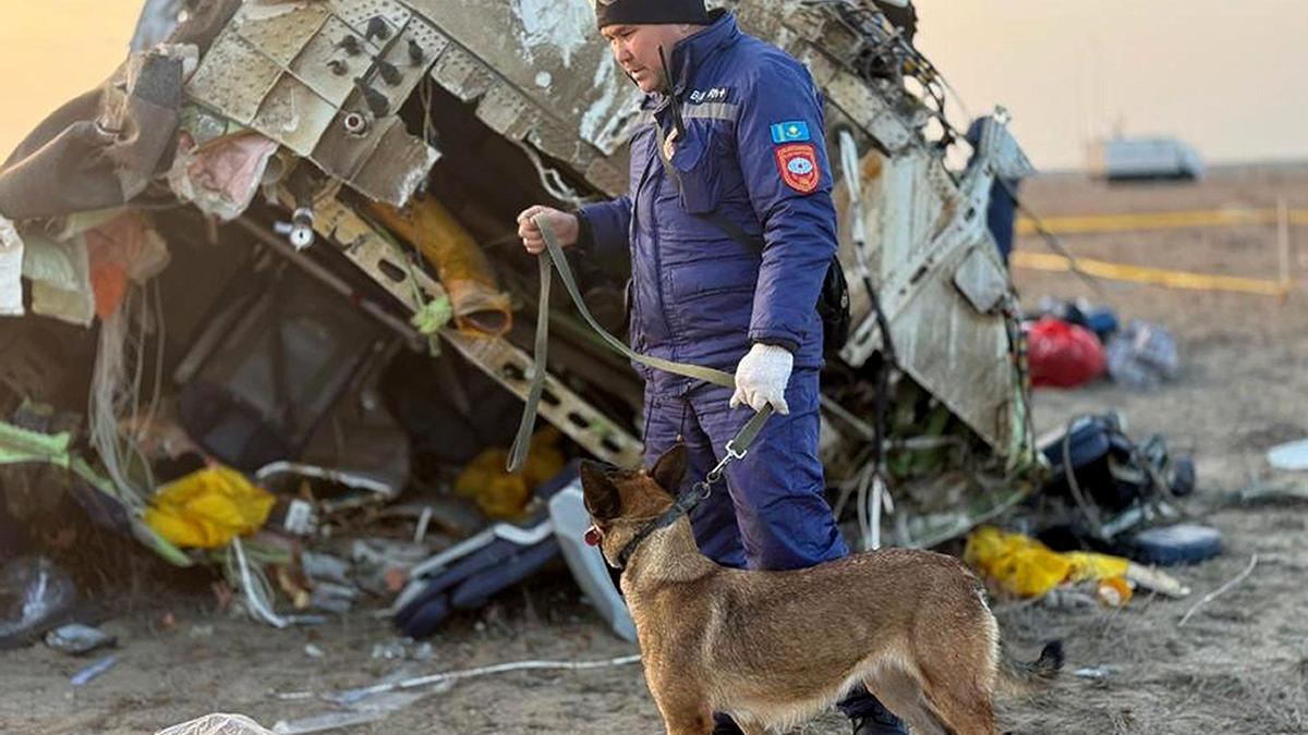 Azerbaiyán abre una investigación sobre el avión estrellado en Navidad mientras Rusia trata de frenar las especulaciones sobre su implicación Azerbaiyán abre una investigación sobre el avión estrellado en Navidad mientras Rusia trata de frenar las especulaciones sobre su implicación