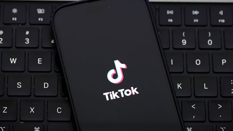 Multan a TikTok en Venezuela con US$ 10 millones y la acusan de permitir la difusión de retos virales Multan a TikTok en Venezuela con US$ 10 millones y la acusan de permitir la difusión de retos virales