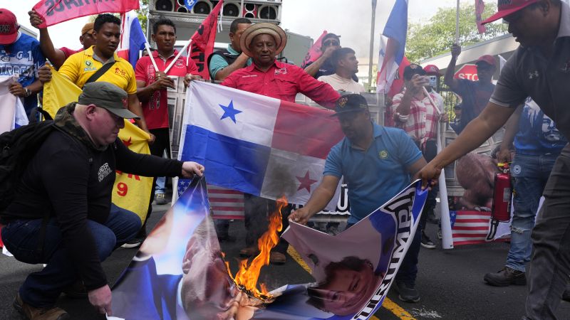 Protestan contra Trump frente a la Embajada de EE.UU. en Panamá por declaraciones sobre el Canal