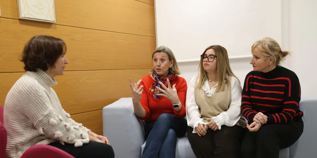 Isabel Blanco confía en que, con la sentencia del caso Pelicot, «haya más mujeres que se animen a dar el paso y a denunciar» Isabel Blanco confía en que, con la sentencia del caso Pelicot, «haya más mujeres que se animen a dar el paso y a denunciar»