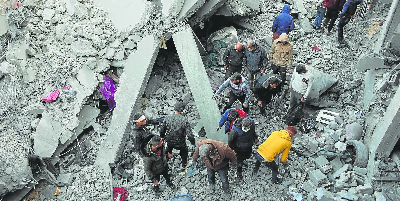 Cincuenta muertos en un ataque israelí contra un hospital en Gaza Cincuenta muertos en un ataque israelí contra un hospital en Gaza