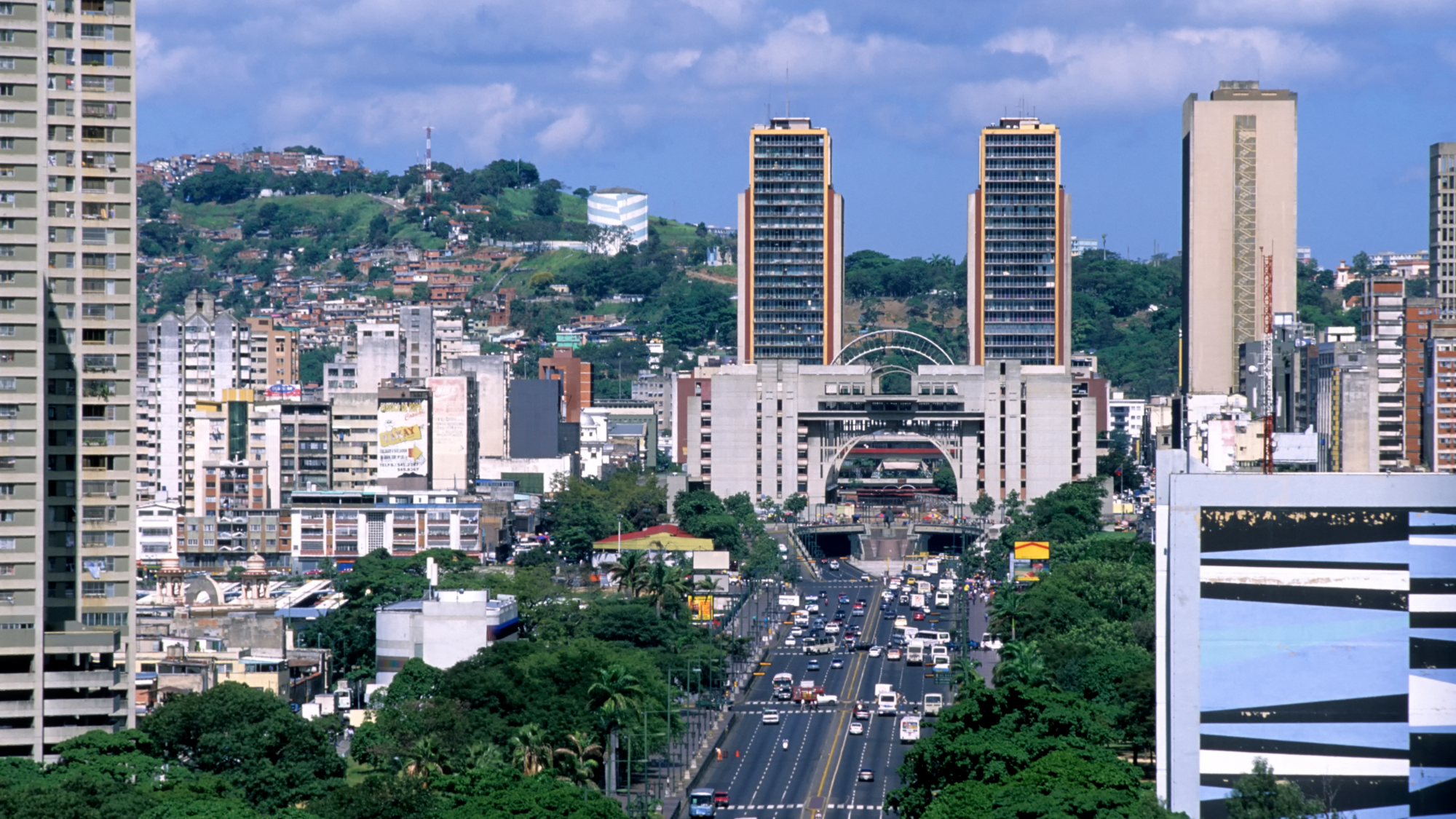 Participan en Caracas unas 1.000 personas en competencia tradicional de carros deslizables Participan en Caracas unas 1.000 personas en competencia tradicional de carros deslizables