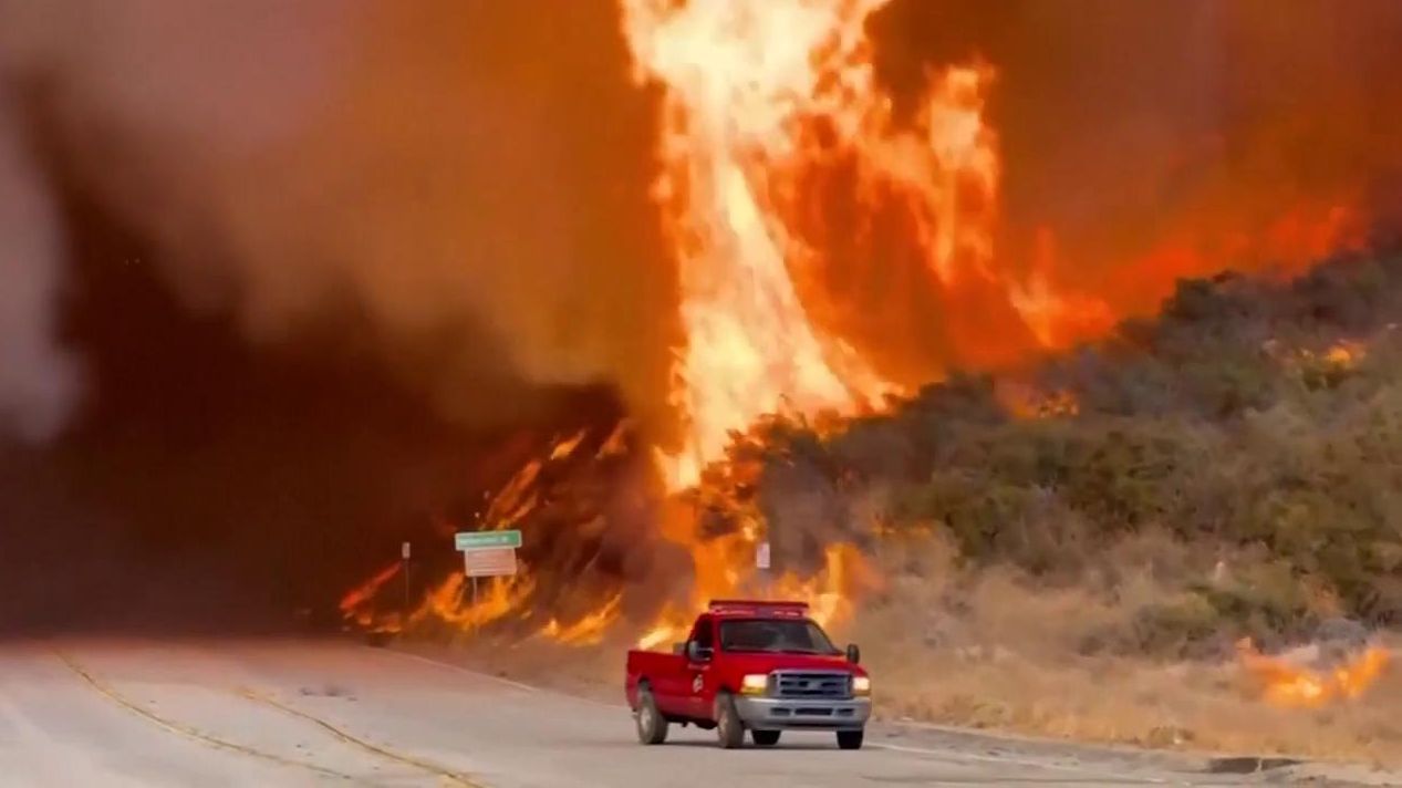 El incendio Hughes sigue descontrolado en Los Ángeles: 31.000 evacuados El incendio Hughes sigue descontrolado en Los Ángeles: 31.000 evacuados