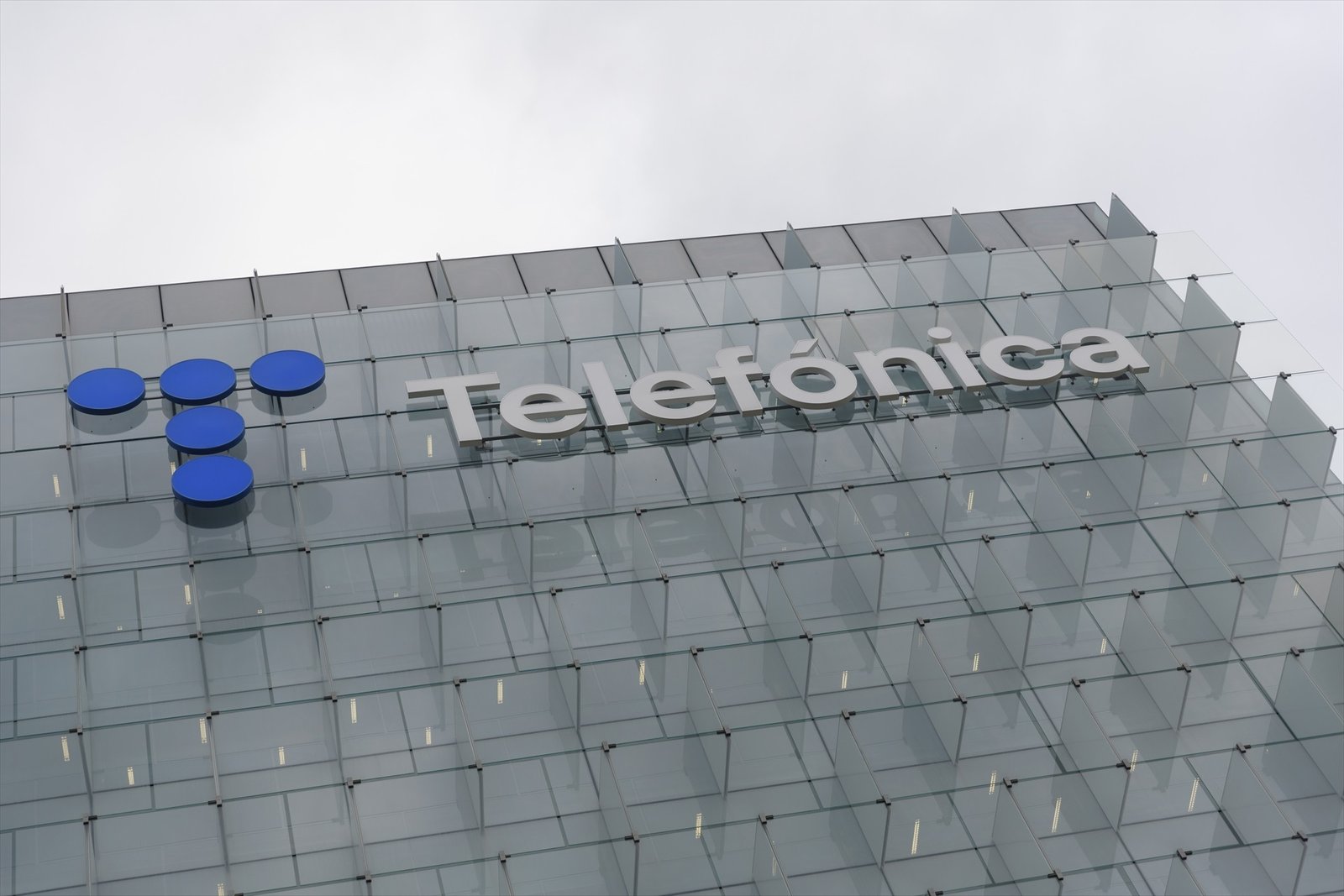 Telefónica, en manos del gobierno, apoya al régimen de Maduro con una millonaria inversión en Venezuela